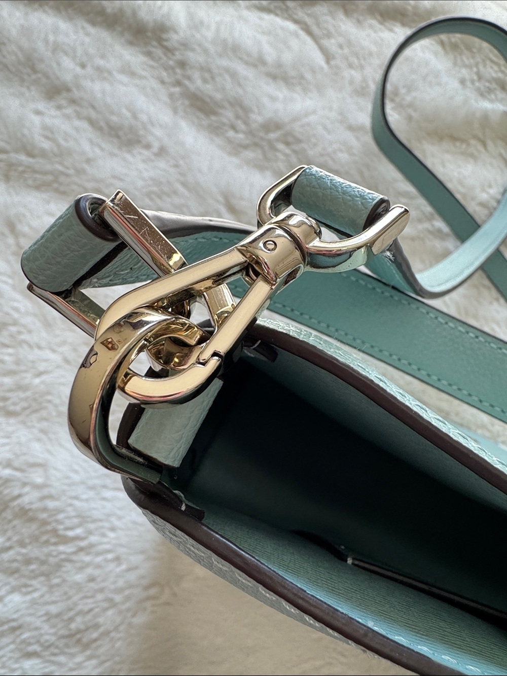 kate spade mint blue leather crossbody with daisy appliqués - Picture 7 of 8